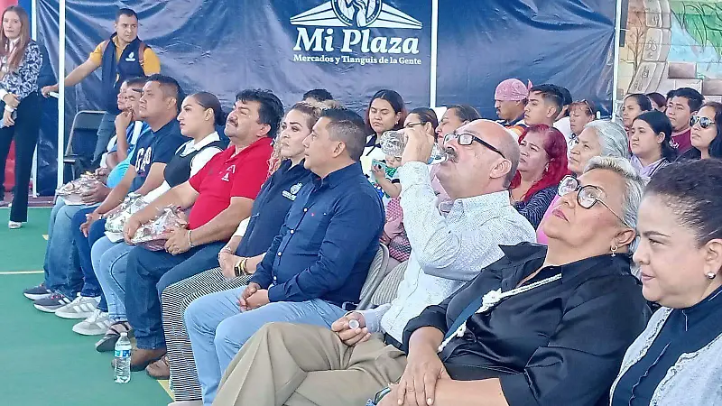 Entregan apoyo a comerciantes afectados por incendio en Celaya